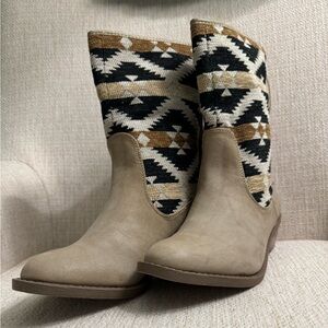 groove cowboy boots with fringe